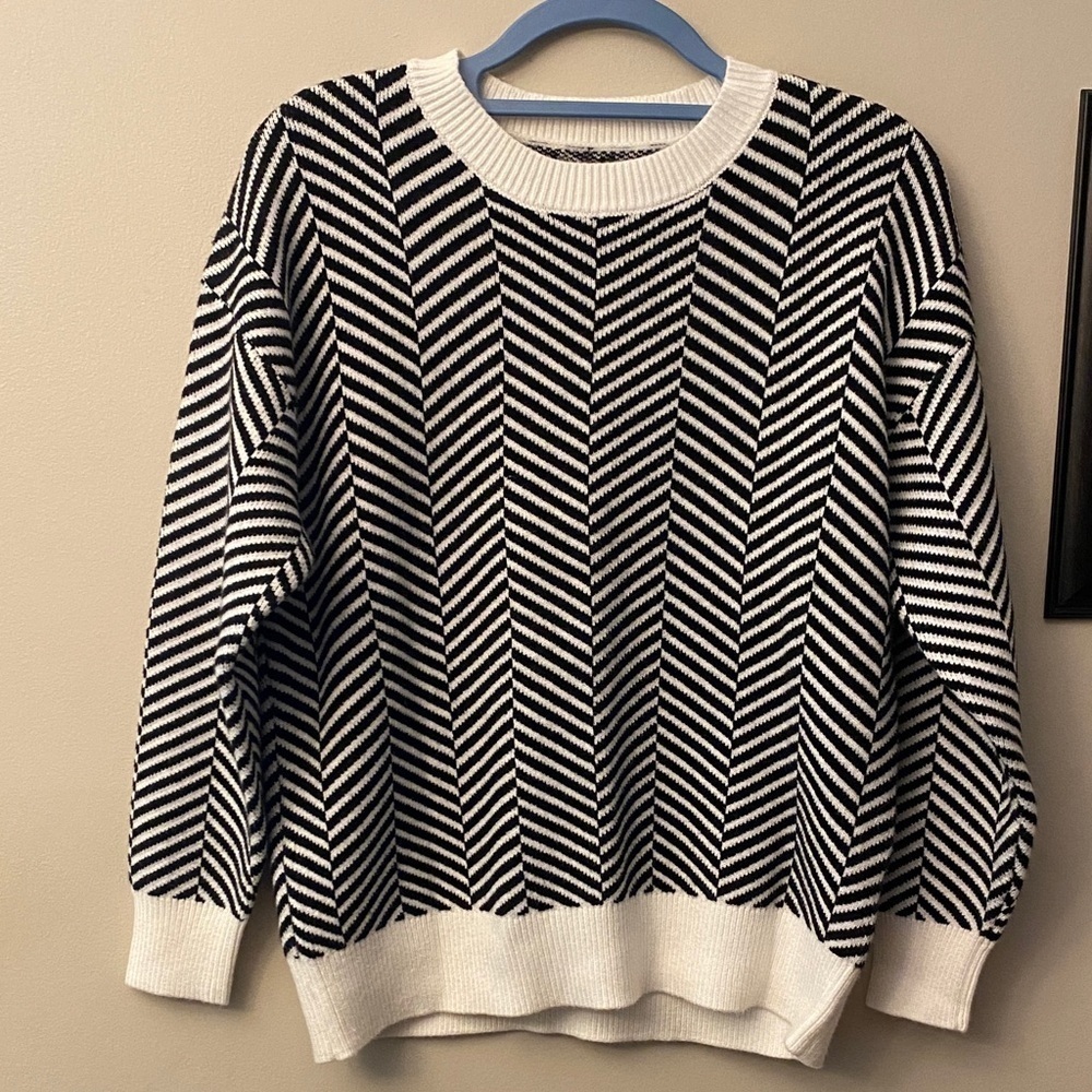 Elizabeth Kelly Black and White Striped Women’s Sweater
